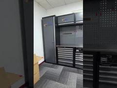 Шкаф с инструментами